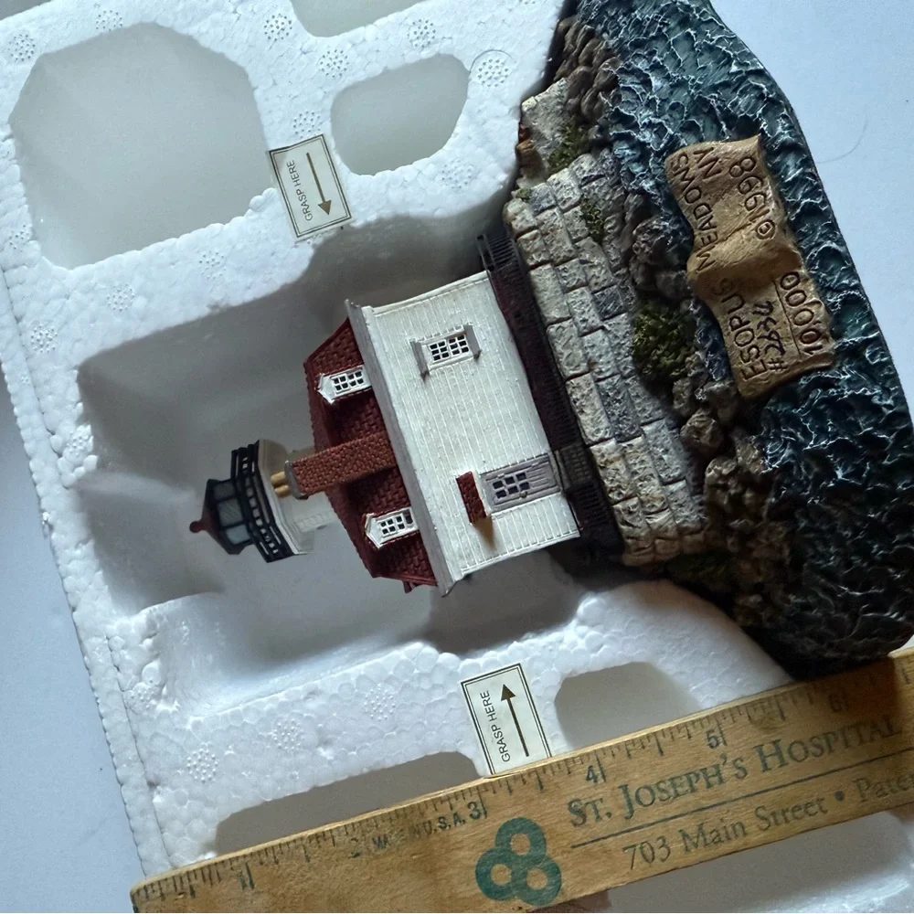 Esopus Meadows NY  Lighthouse Model. HARBOUR LIGHTS COLLECTION‎ - #231